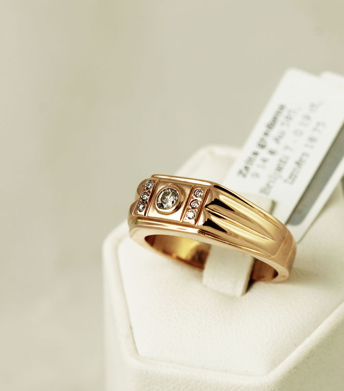 Золотое кольцо с 7 бриллиантами