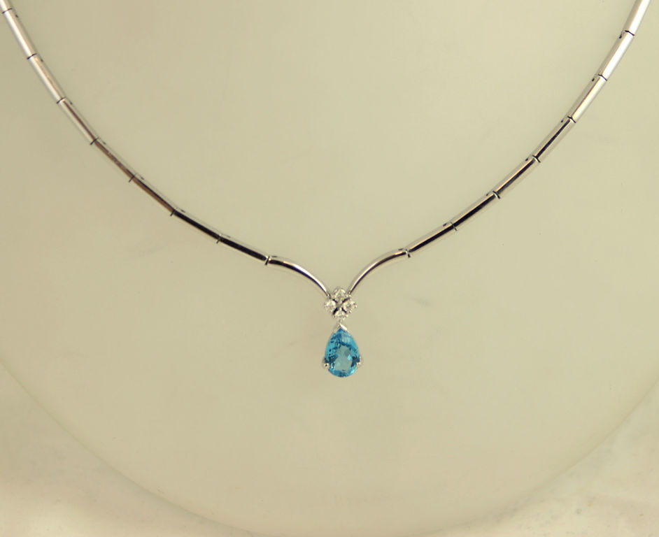 Gold necklace with 4 diamonds and 1 topaz