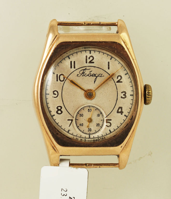 Gold watch without strap