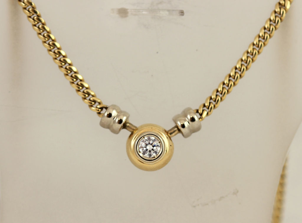 Gold necklace with brilliants