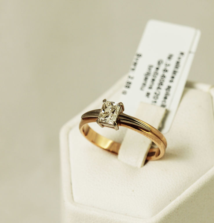 Золотое кольцо с бриллиантам и сапфирами