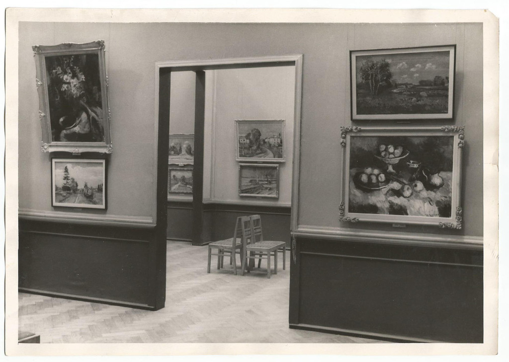 Fotogrāfiju kolekcija no Leo Svempa gleznu izstādēm (26 gab.)