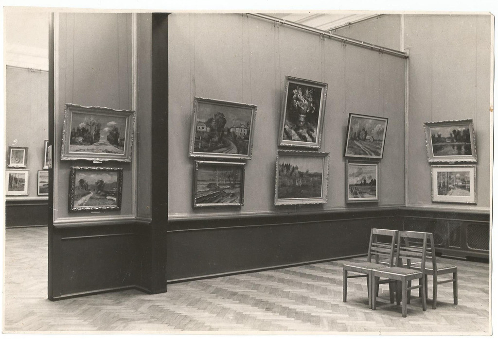 Fotogrāfiju kolekcija no Leo Svempa gleznu izstādēm (26 gab.)