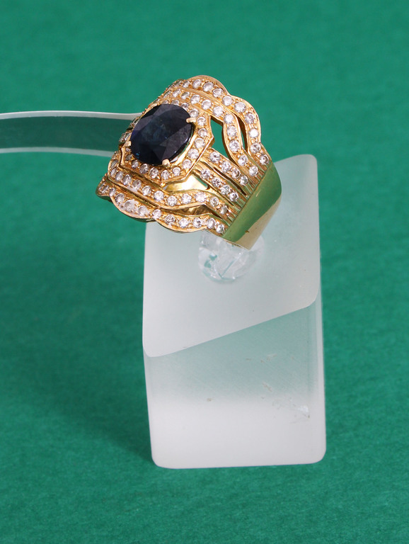 Золотое кольцо с сапфир и бриллиантами