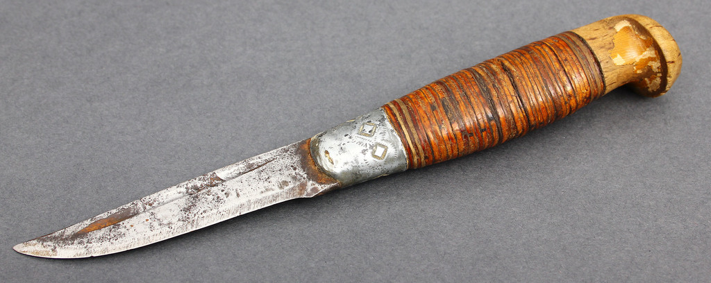 Скаутский нож в кожаном футляре