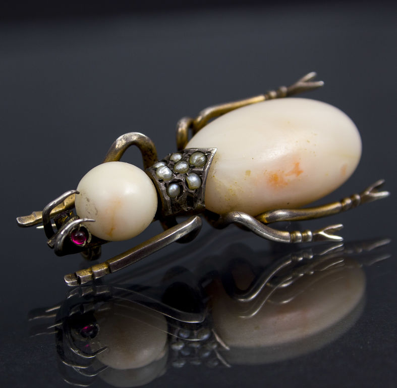 Guilded silver brooch with coral(angel skin), pearls and garnets 