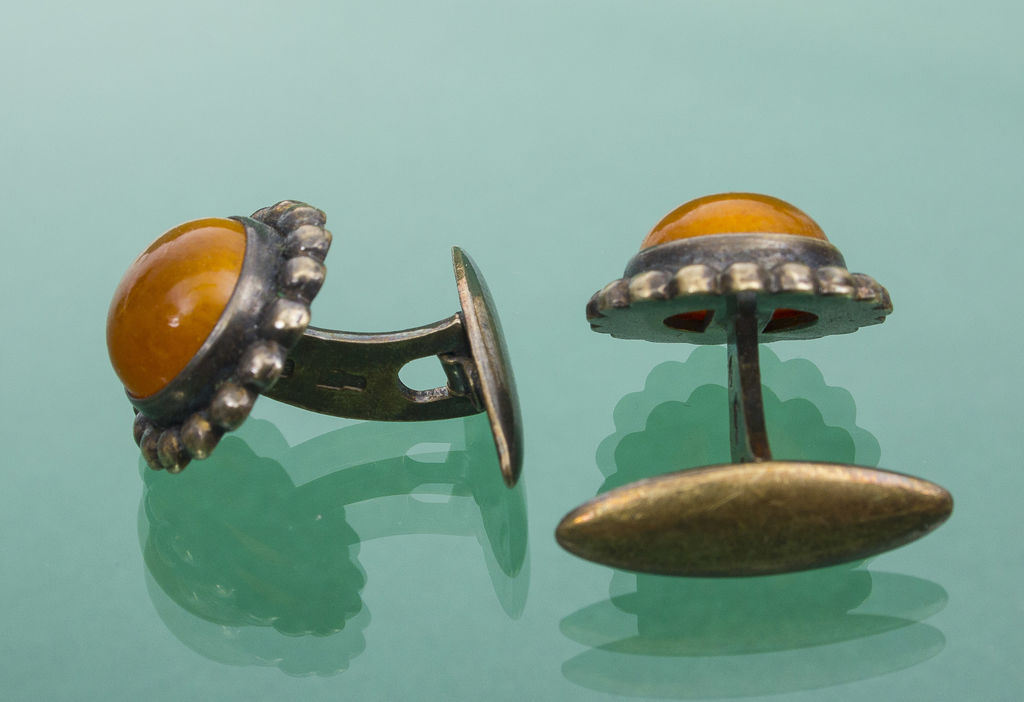 Серебряные запонки с плавленым янтарем