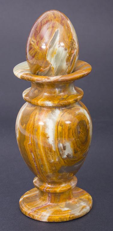 Onyx vase with lid