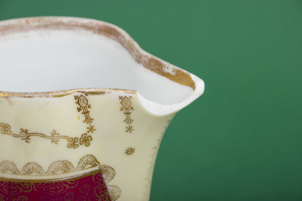 Art Nouveau porcelain pot