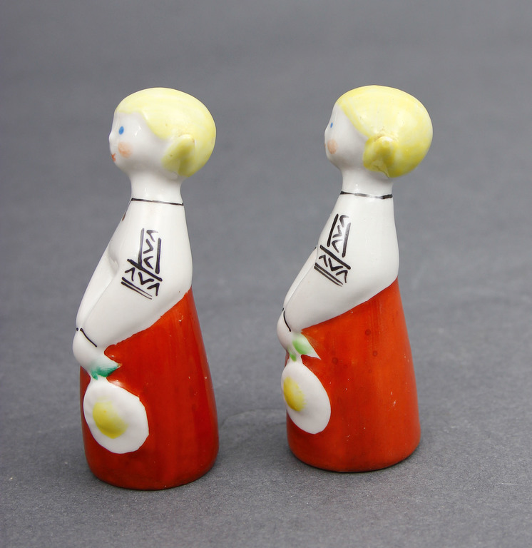 Porcelain figurine's 