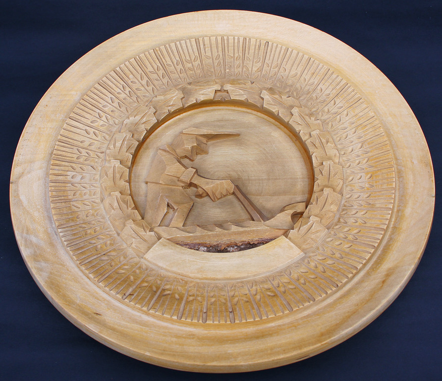 Деревянная декоративная тарелка