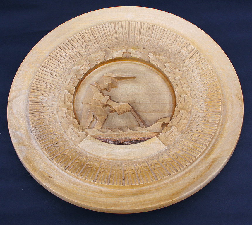 Деревянная декоративная тарелка