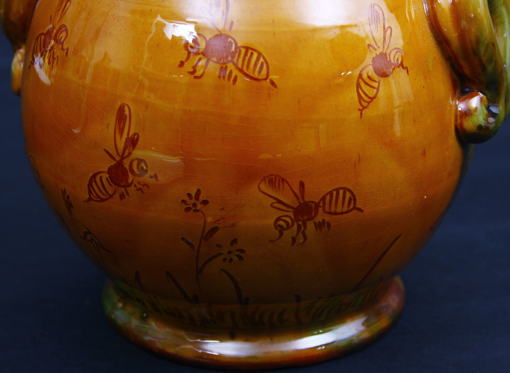 Keramikas medus pods