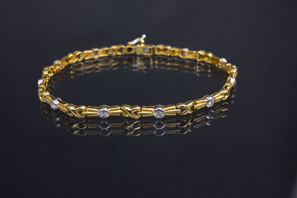 Gold bracelet with 11 brilliants