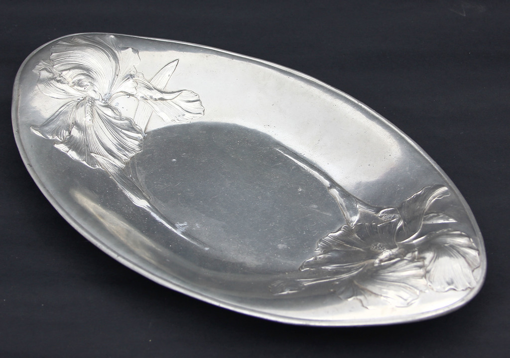 Серебряная оловянная миска в стиле модерн