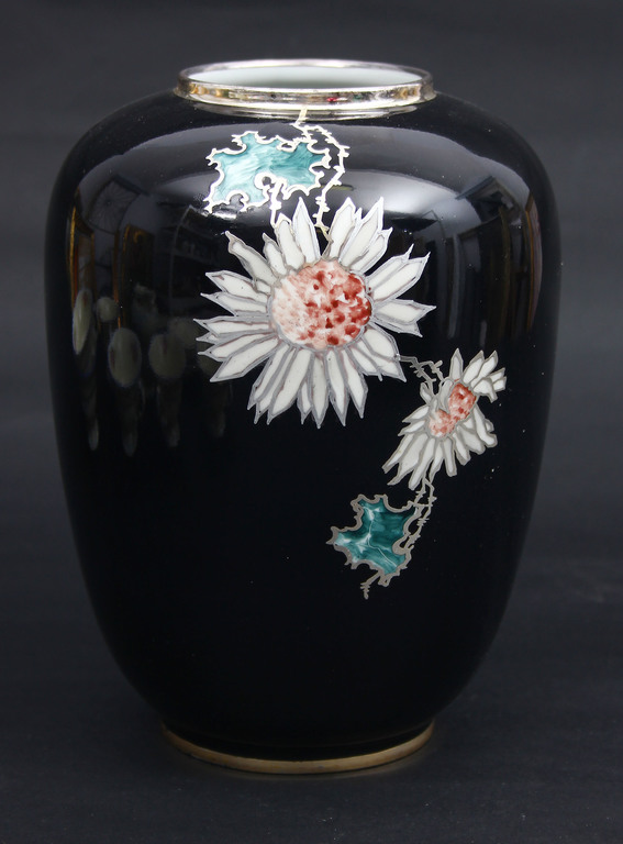 Porcelain vase with silver finish