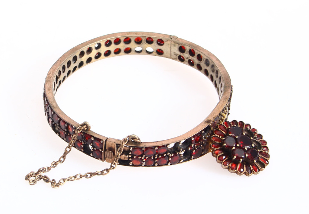 Bracelet with garnets