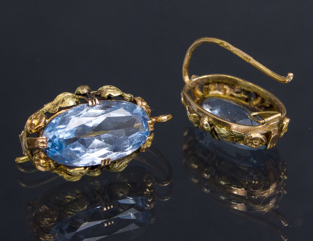 Комплект золота - серьги и кольцо с синтетическим шпинелем