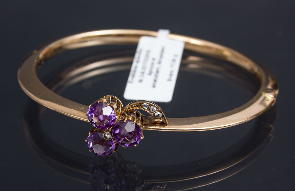 Gold bracelet with amethysts and diamonds