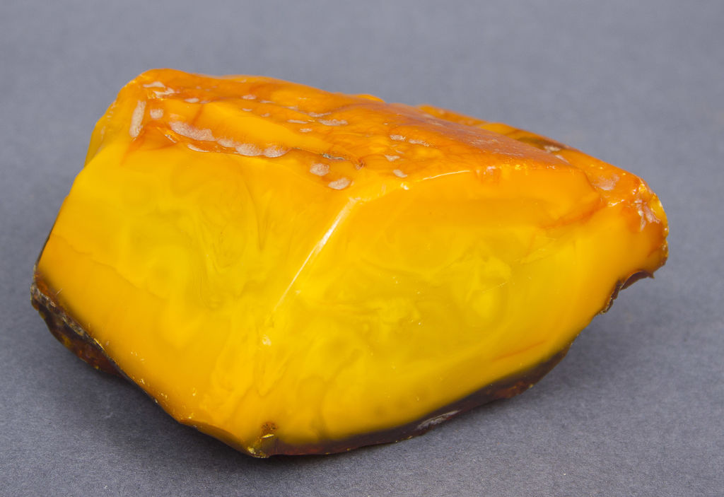 100% natural Baltic amber piece