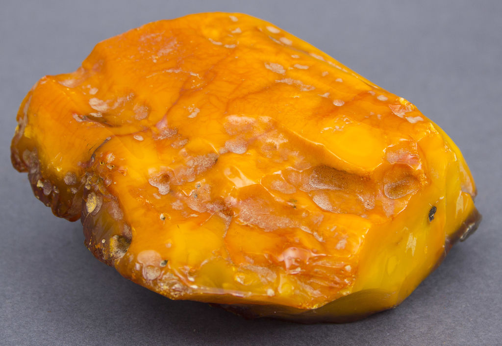 100% natural Baltic amber piece