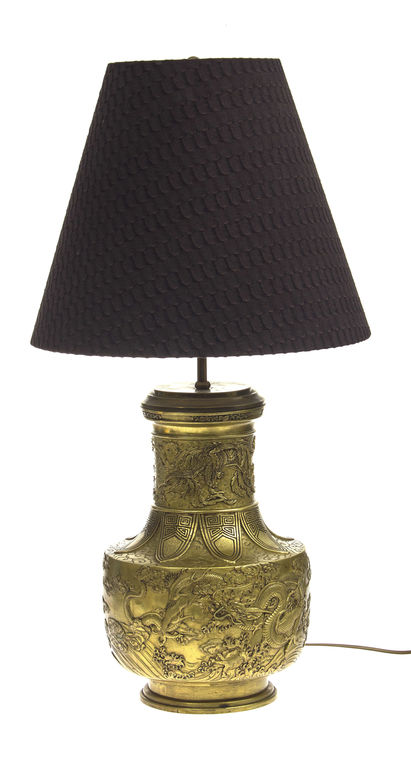 Bronzas lampa ar pūķiem