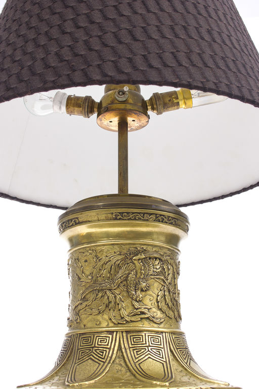 Bronzas lampa ar pūķiem