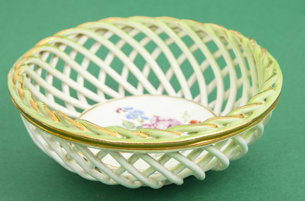 Porcelain basket/utensil