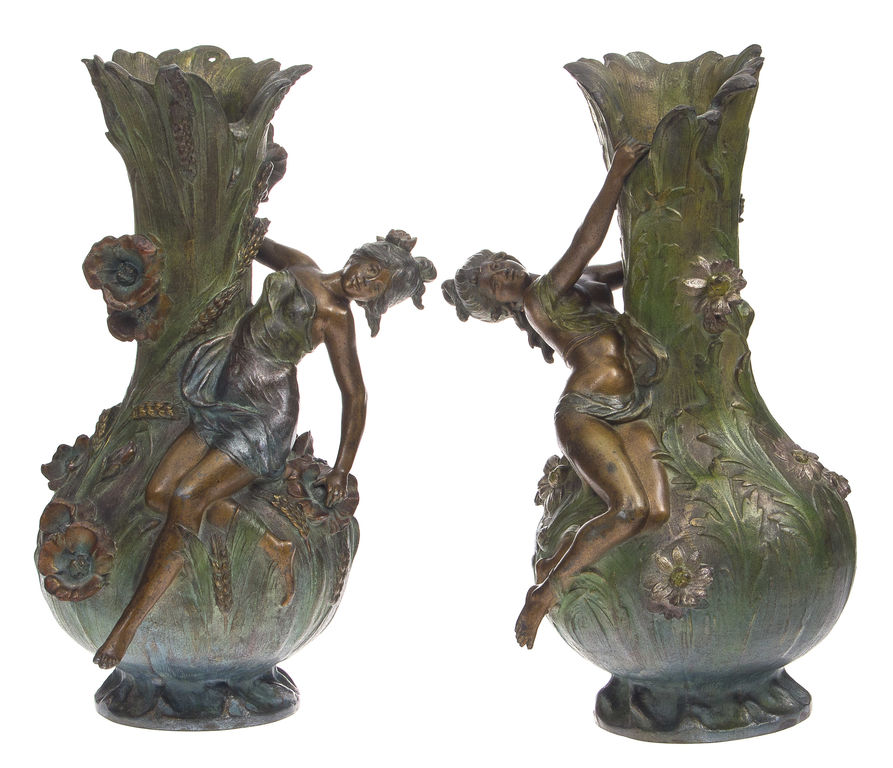Металлические вазы с изображением женских фигур и цветов (пара)