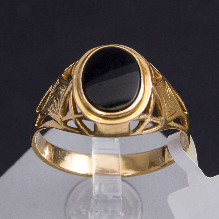 Золотое кольцо с халцедоном