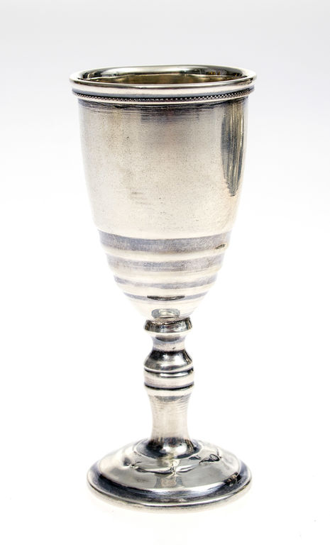 Комплект из серебра для коньяка: бутылка, поднос и шесть рюмок