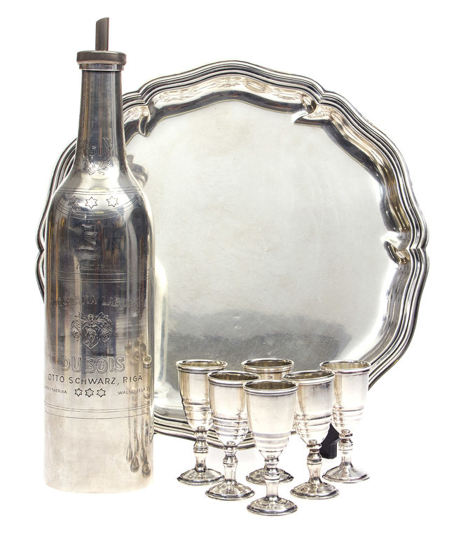 Комплект из серебра для коньяка: бутылка, поднос и шесть рюмок
