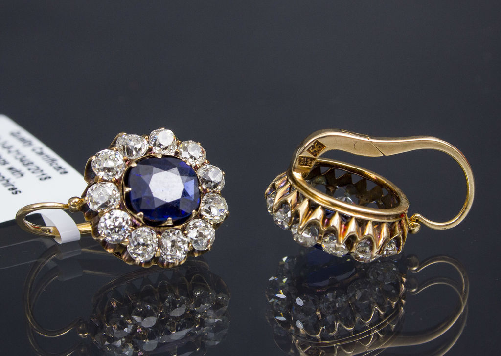 Gold earrings with 2 natural sapphires and 22 brilliants