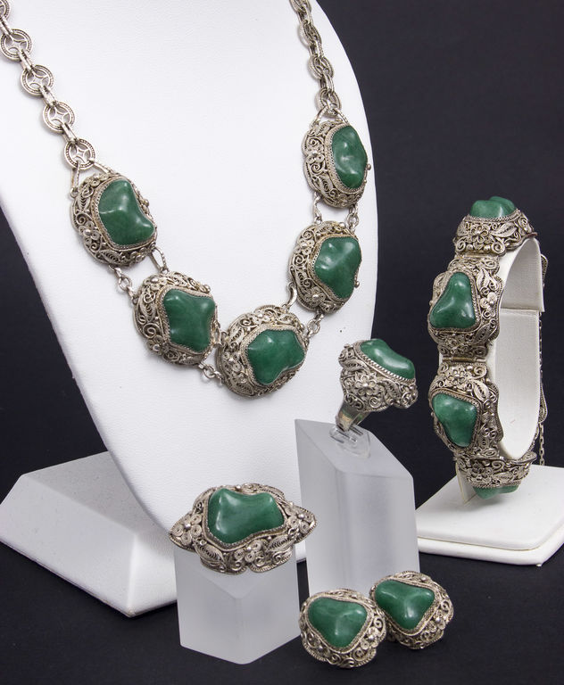 Серебряный комплект ювелирных изделий - ожерелье, браслет, серьги, кольцо и брошь