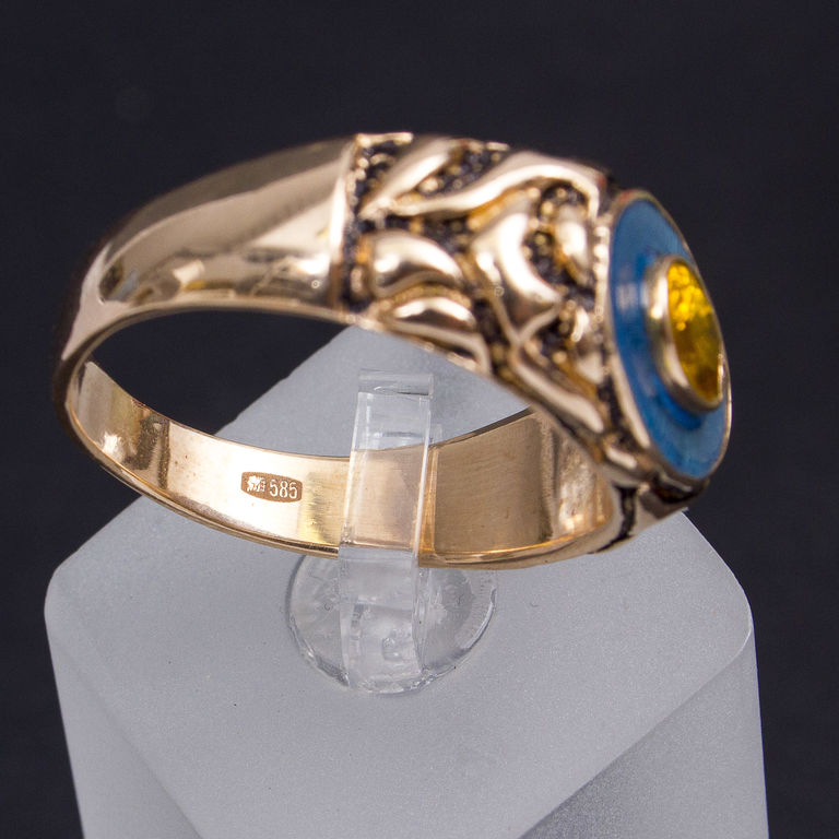Gold ring with natural yellow sapphire