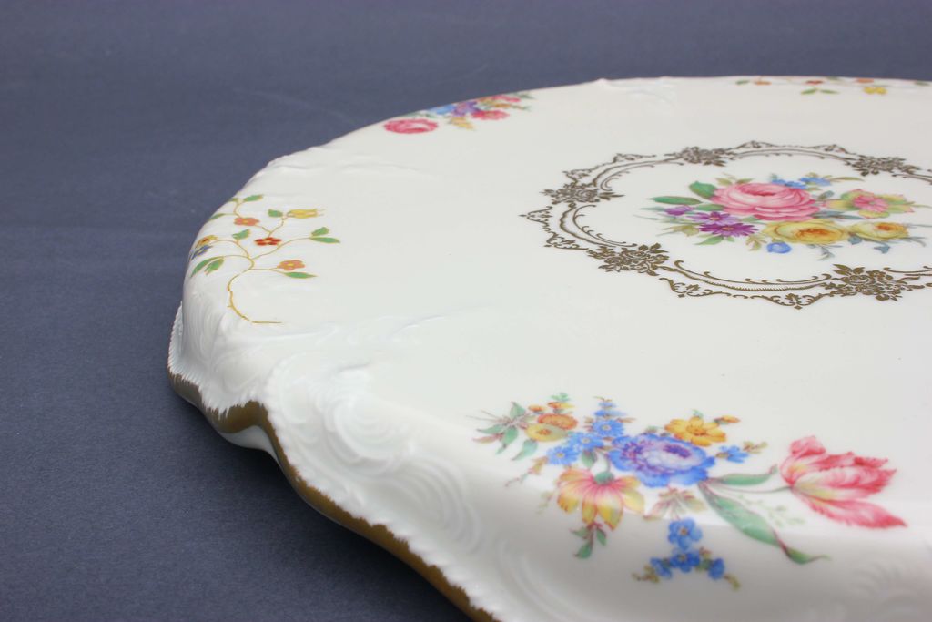 Porcelain cake tray