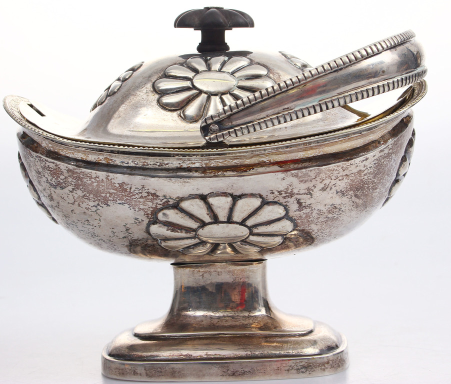 Silver sugar utensil with lid