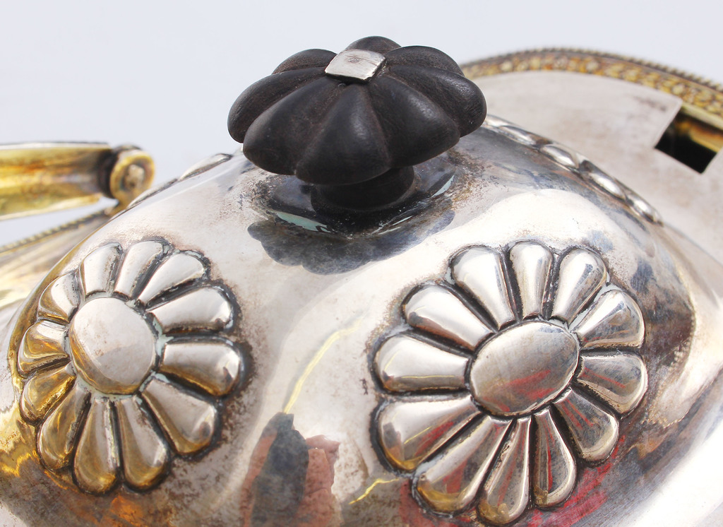 Silver sugar utensil with lid