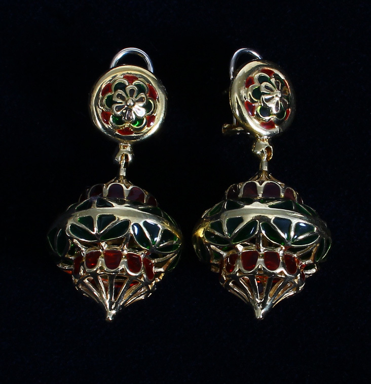 Gold earrings with enamel