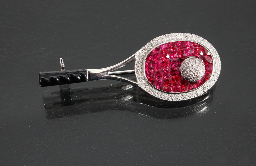 White gold brooch with brilliants and rubies 