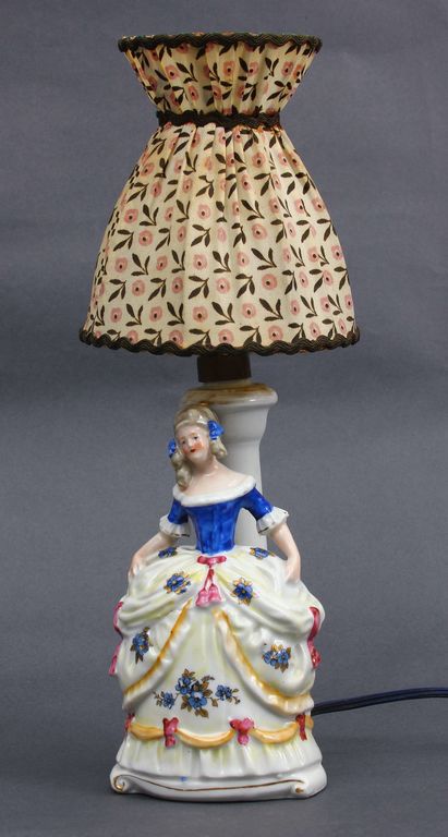Porcelain table lamp 