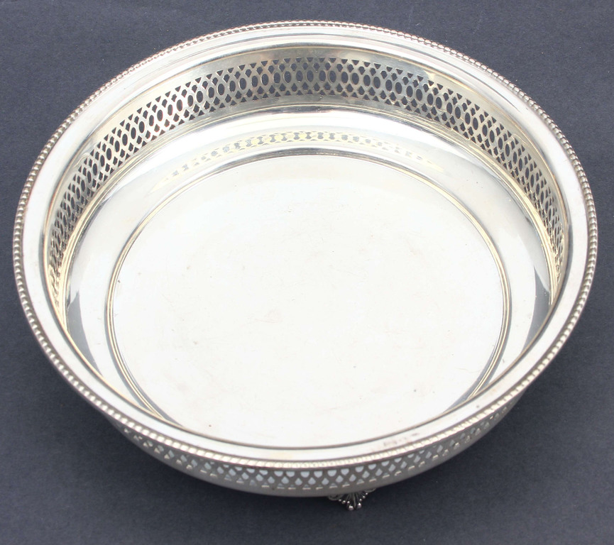 Серебряная миска для сладостей в стиле модерн