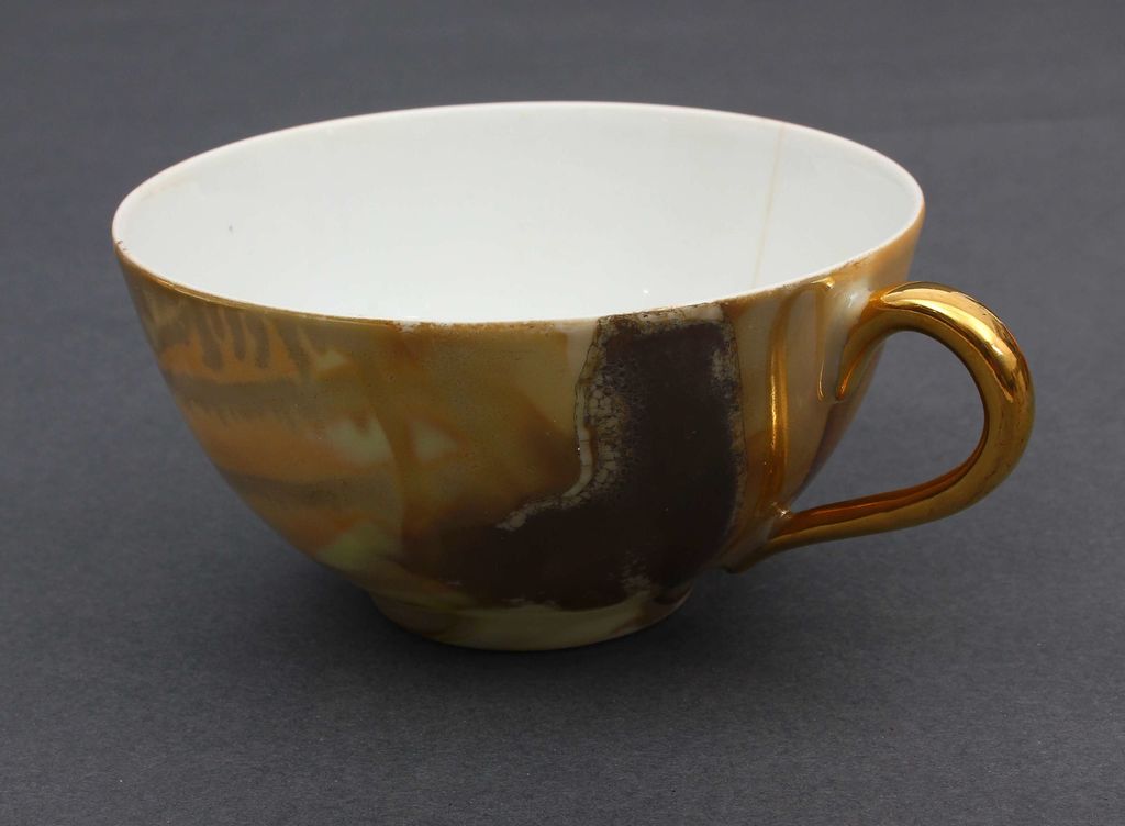 Porcelain cup wiht saucer