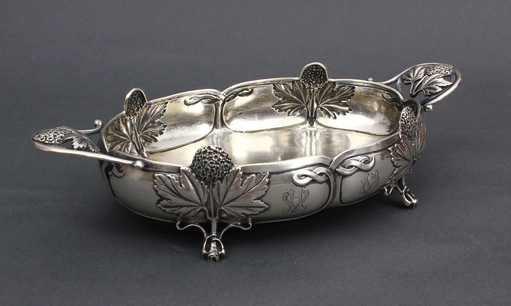 Серебряная миска для конфета в стиле модерн 