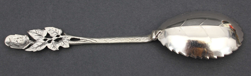 Серебряная ложка в стиле ар-нуво