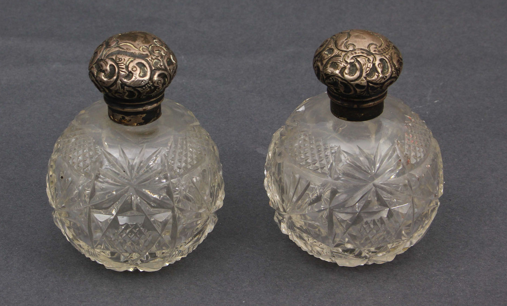 Набор для парфюмерии - 2 хрустальных бутылки с серебряной отделкой