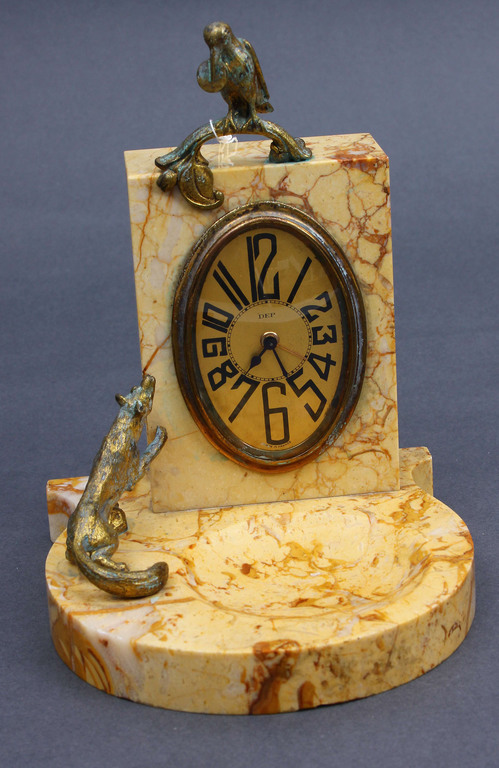 Bronzas pulkstenis ar marmora apdari