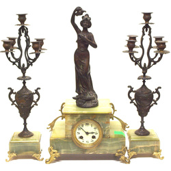 Fireplace clock with 2 candlesticks