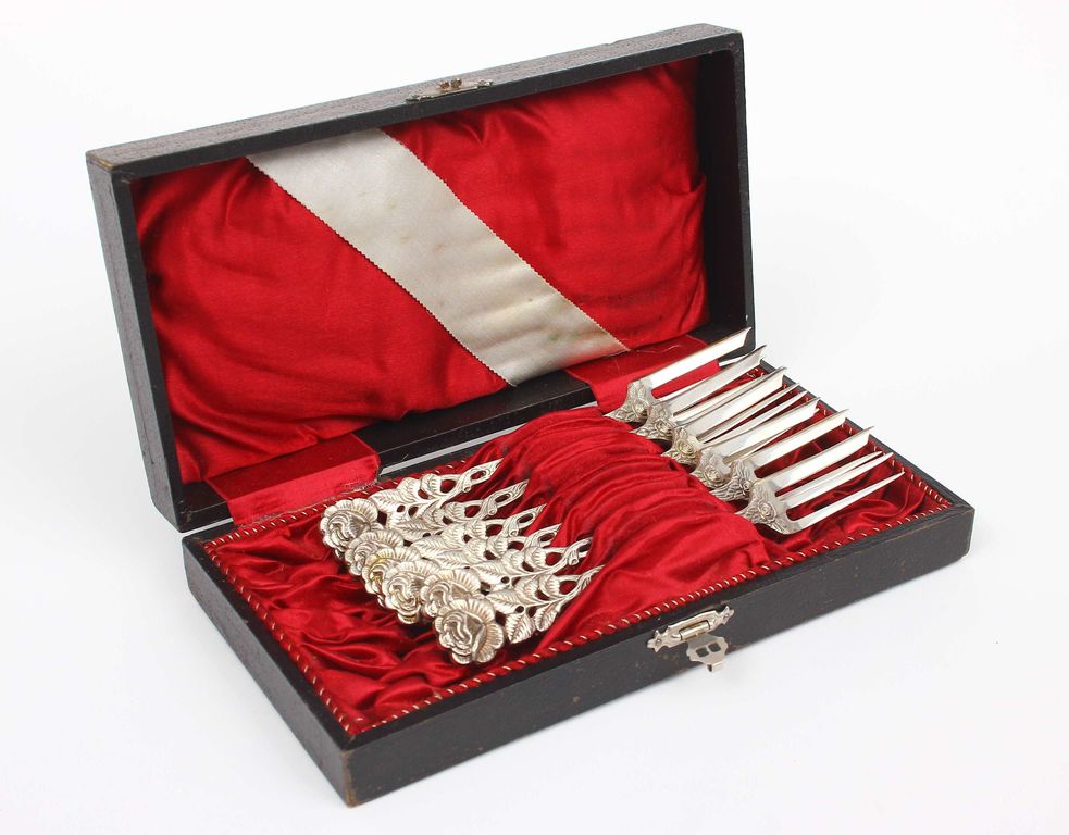 Комплект серебряных вилок для десерта, в оригинальной коробке (6 шт.)