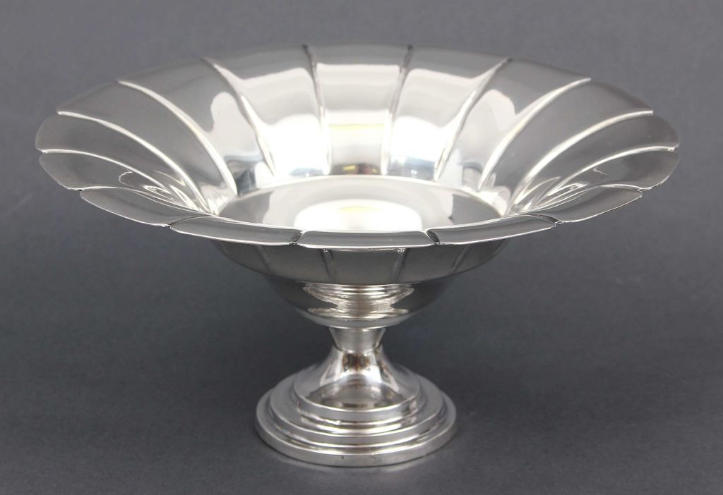 Серебряная миска в стиле барокко